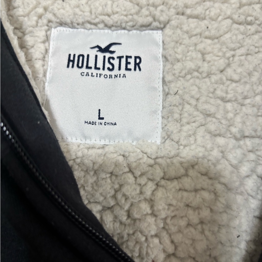 Hollister Women's Black Oversized Sherpa Cropped Hoodie - Picture 6 of 9